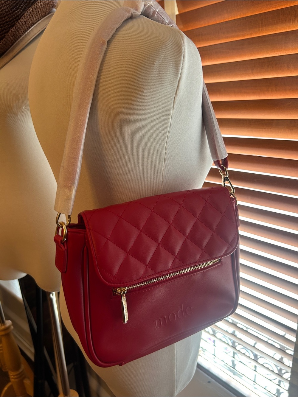 Mode Quilted Flap Shoulder Bag in Deep Red